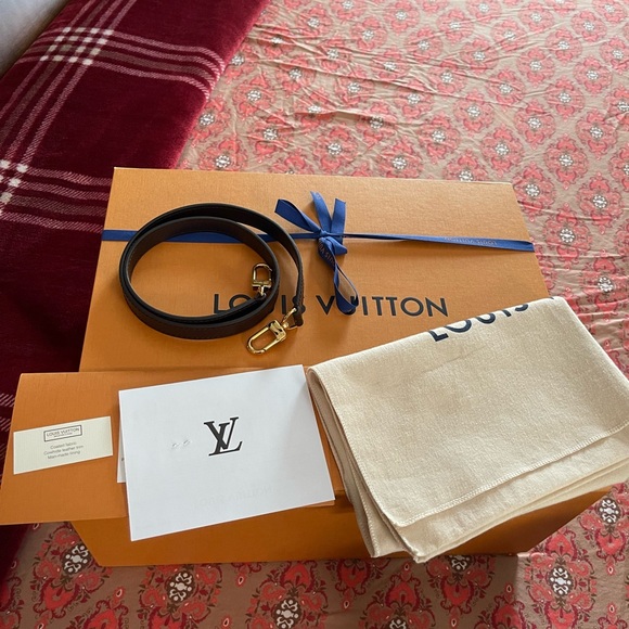 Authentic Louis Vuitton Brittany - Picture 9 of 10